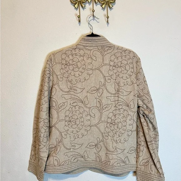 Requirements Beige Embroidered Jacket Linen Mix large wooden buttons. Size 14 - Picture 5 of 5